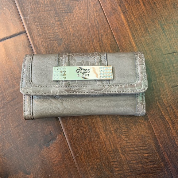 Guess Wallet - Picture 3 of 3